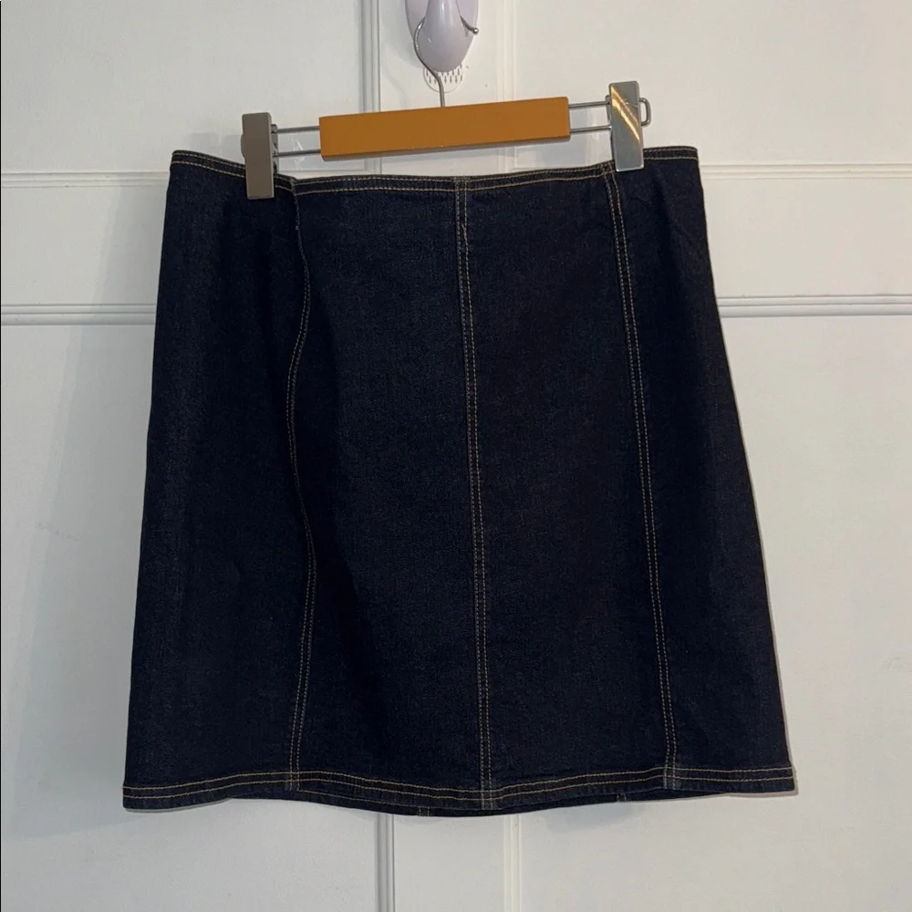 Le Chateau Denim Mini Skirt - Picture 4 of 8